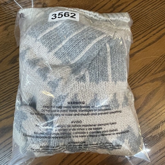 Old Navy Gray and Cream Patterned Cardigan - Picture 10 of 10